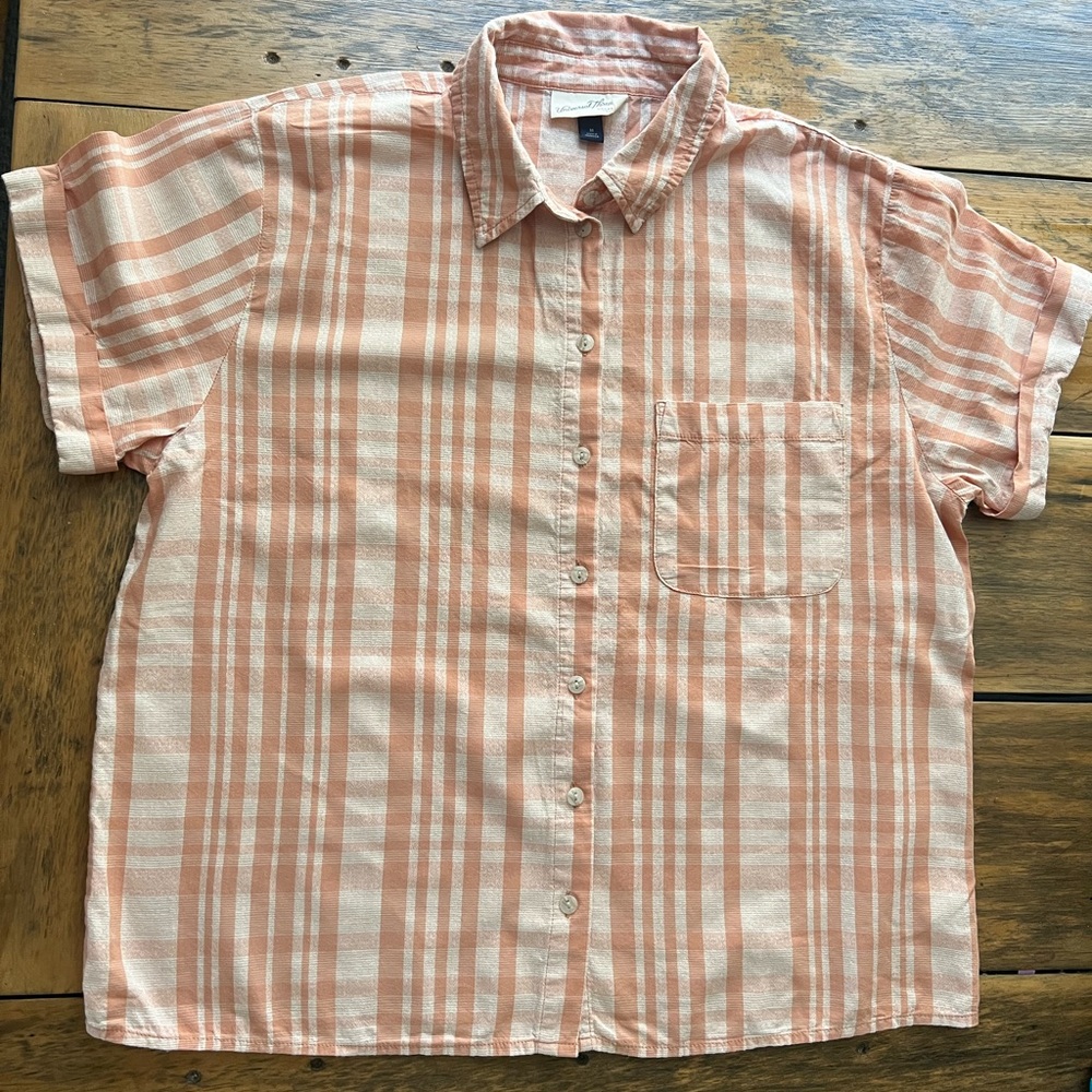 Universal Thread Women's Button Down Shirt - Peach and White